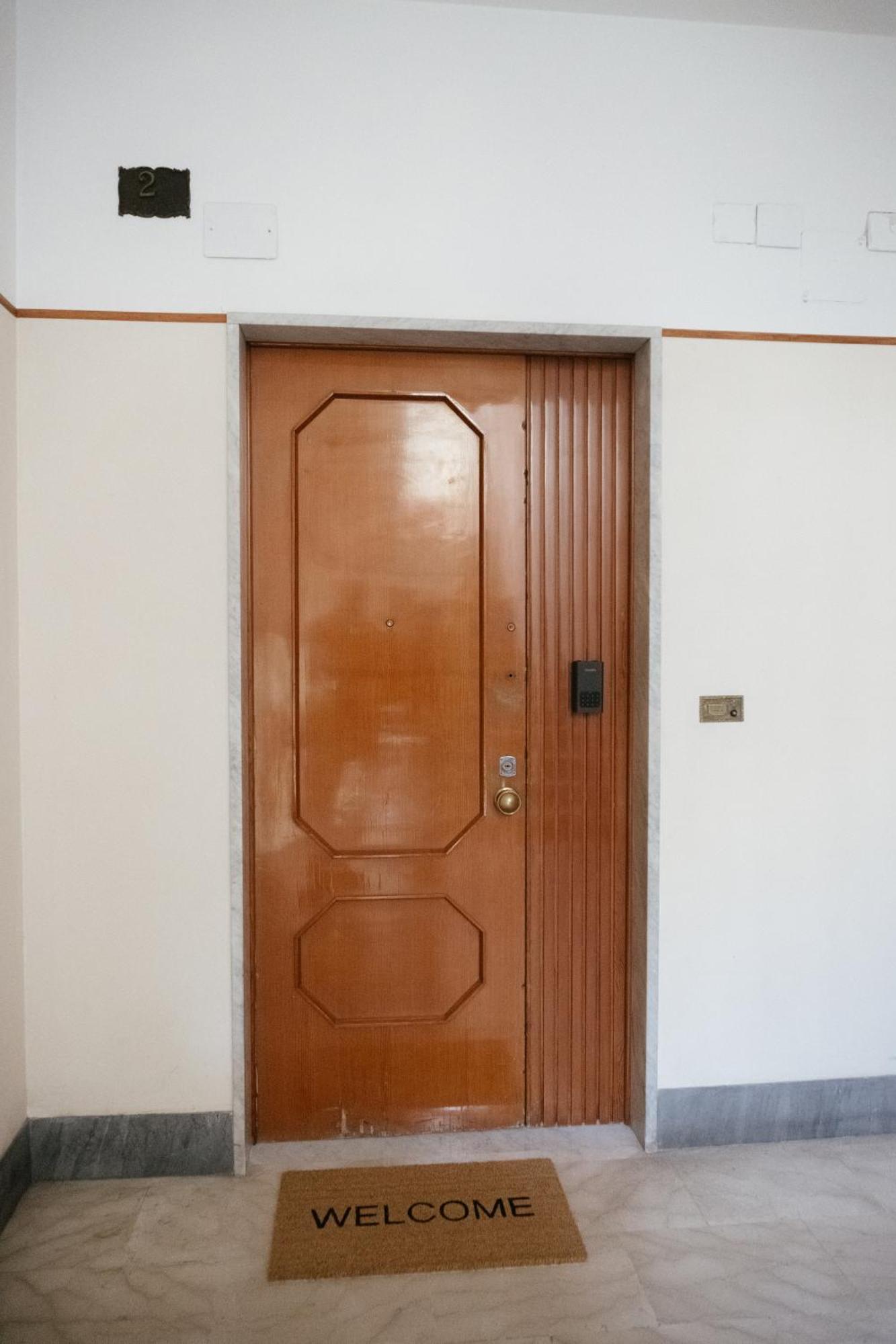 Domus Aurea Relax Room Salerno Exterior foto